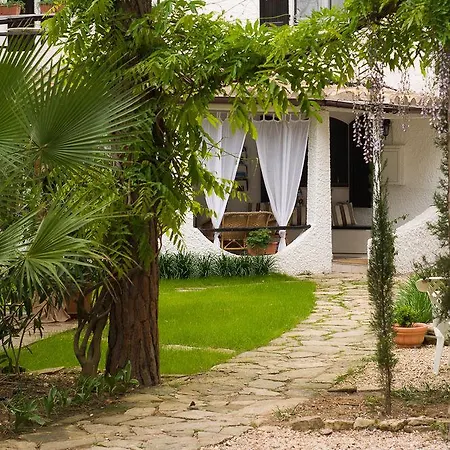 Maison d'hôtes La Adults Only Con Giardino A