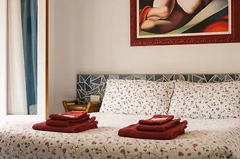 La Adults Only Con Giardino A 4*